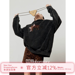 周里物出品「丝滑蝶豹」黑色加绒卫衣女2025秋季新款印花做旧上衣