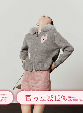 「周里物出品」灰色毛衣外套女2026春季新款心眼刺绣毛领针织上衣