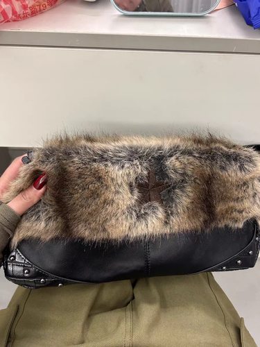 2025年新款原创小众设计黑棕亚文化五角星刺绣拼毛绒单肩腋下小包