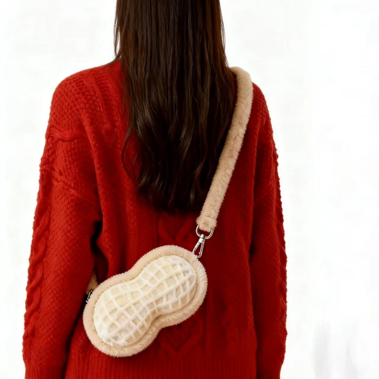 原创冬季新款创意花生造型毛绒斜挎包高颜值小众包包搞怪抽象包包