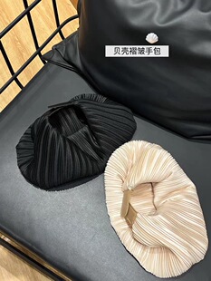 日系~很有个性的一款 轻便简约手提月牙包褶皱贝壳包2色高品质包