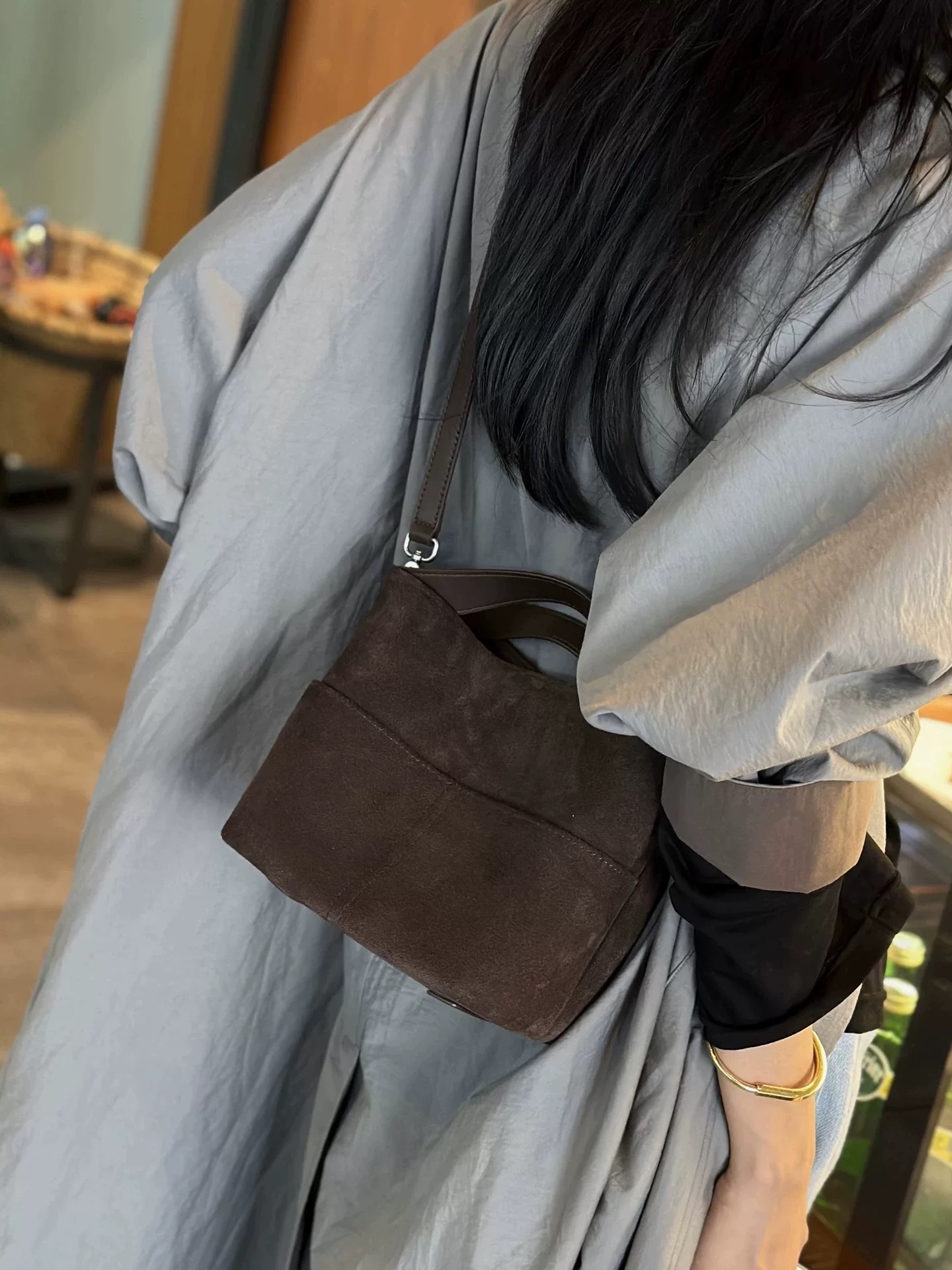 磨砂牛皮水桶包女2025新款复古美拉德真皮手提包高级感单肩斜挎包