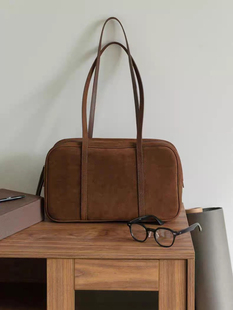 手提麂皮绒枕头包包女式2024新款秋冬复古大容量单肩腋下保龄球包