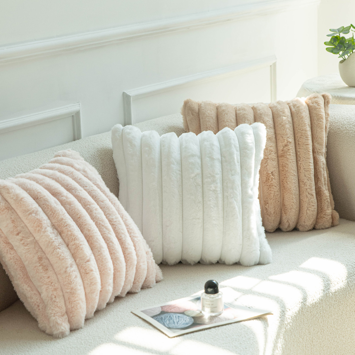 高级感法式奶油风兔毛绒抱枕靠垫沙发客厅长方形轻奢靠枕套大靠背