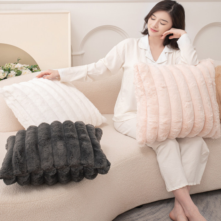 法式奶油ins风毛绒抱枕靠垫沙发客厅飘窗北欧轻奢高级感靠枕靠背