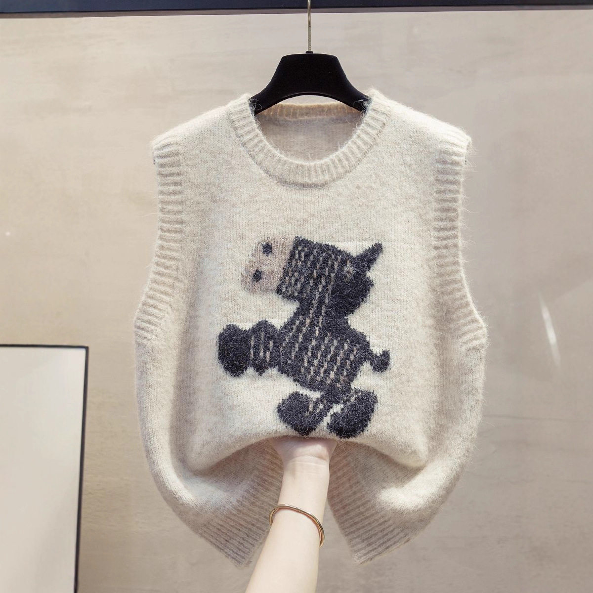 软糯小马提花圆领针织马甲女2025新秋冬宽松叠穿毛衣无袖背心坎肩