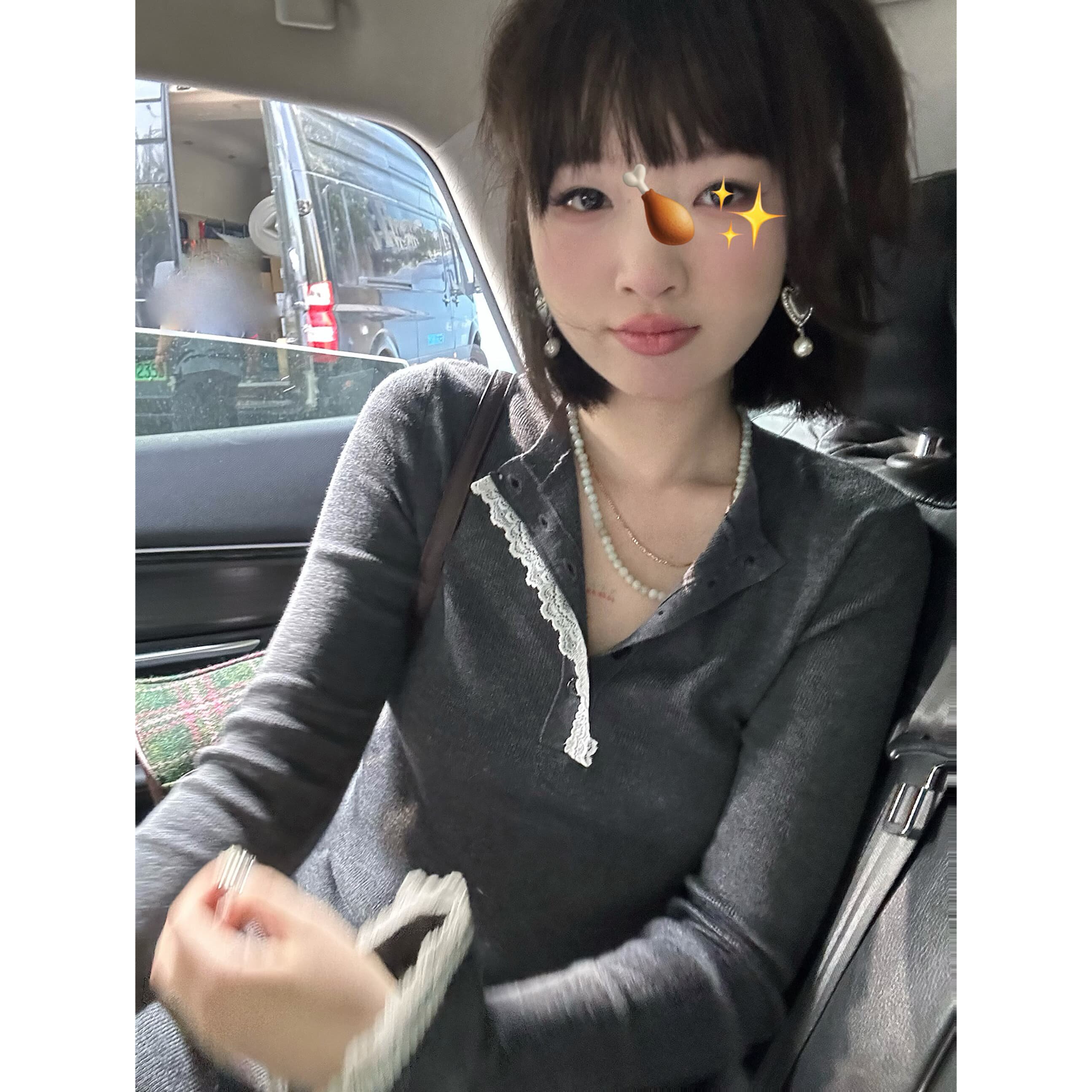 一只豌豆 气质灰灰羊毛混纺蕾丝喇叭袖上衣/荷叶边中长半裙套装