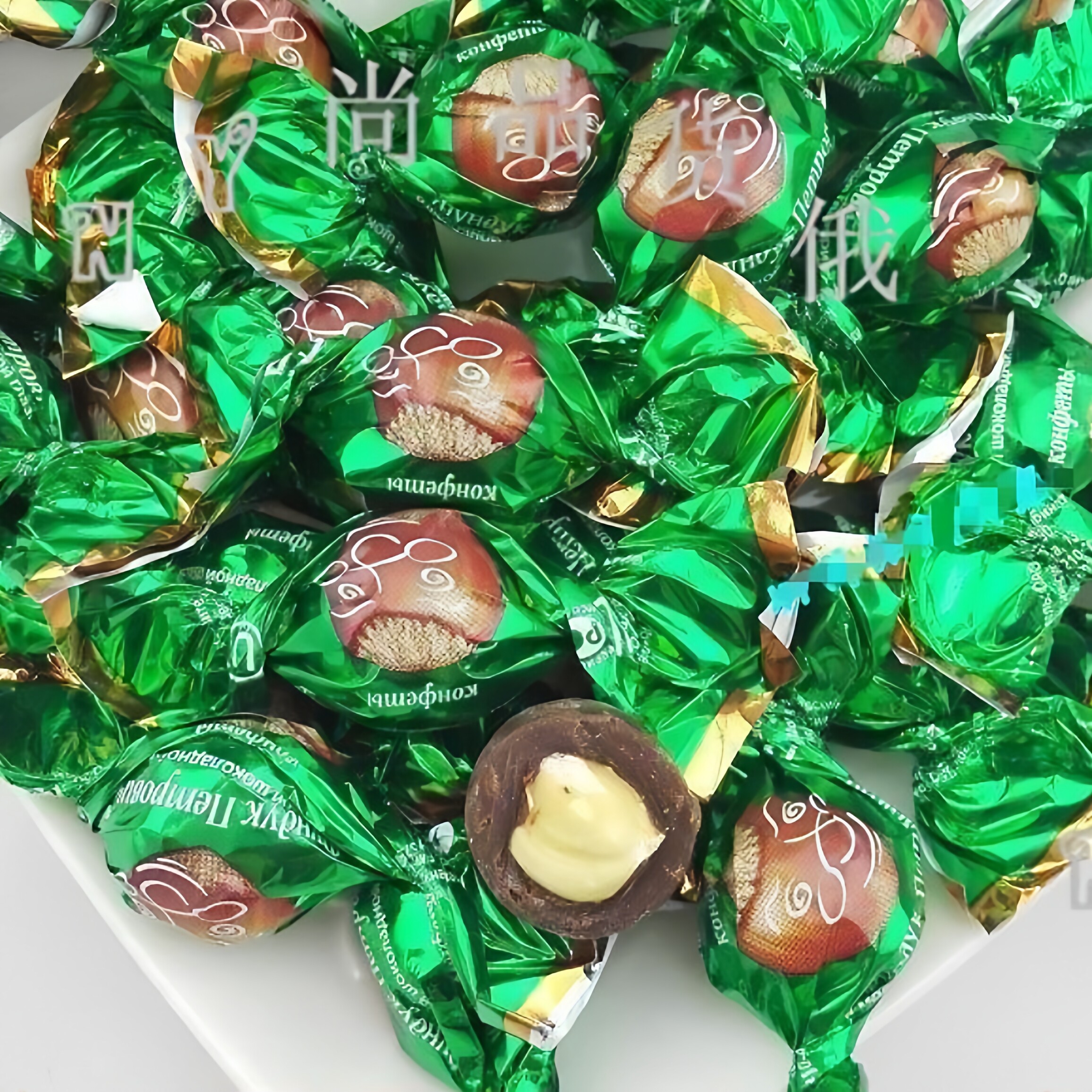 俄罗斯进口黑巧克力夹心整粒榛仁糖白巧克力杏仁扁桃仁糖果250克