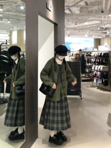 森系复古绿色毛衣开衫格纹背带连衣长裙两件套小个子学院风深秋冬