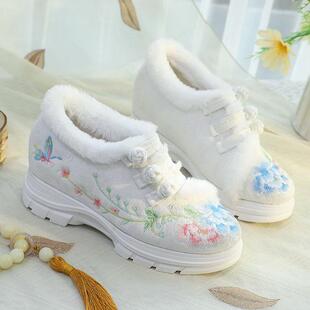 冬季加绒汉服鞋子女布棉靴内增高软底茶服鞋中跟古风民族风绣花鞋