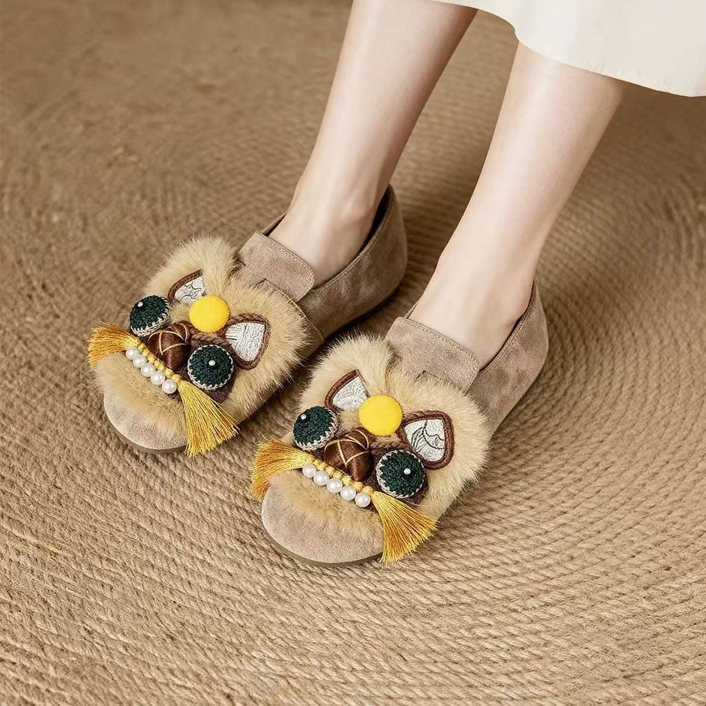 春秋季手工刺绣虎头女一脚蹬勃肯