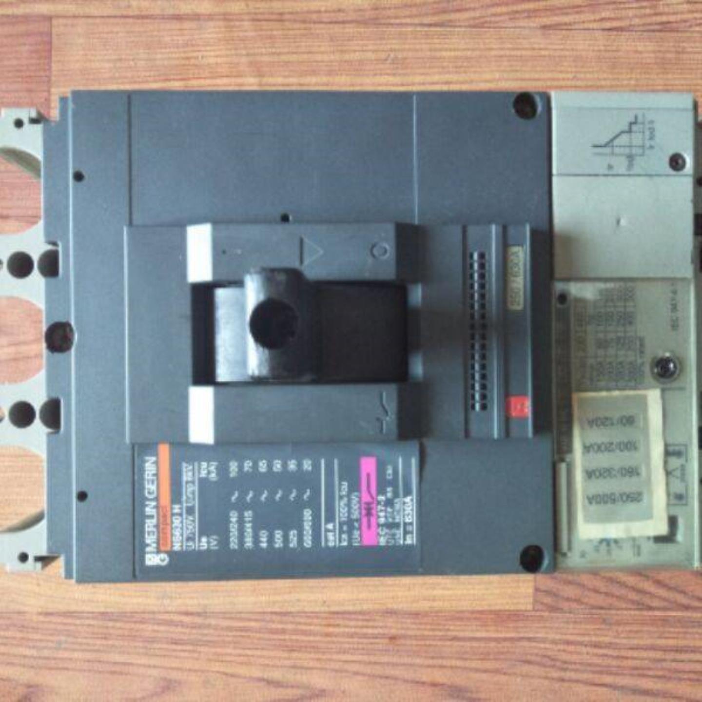 配件施耐德塑壳断路器NS630N H STR23SE STR43ME STR53UE议价