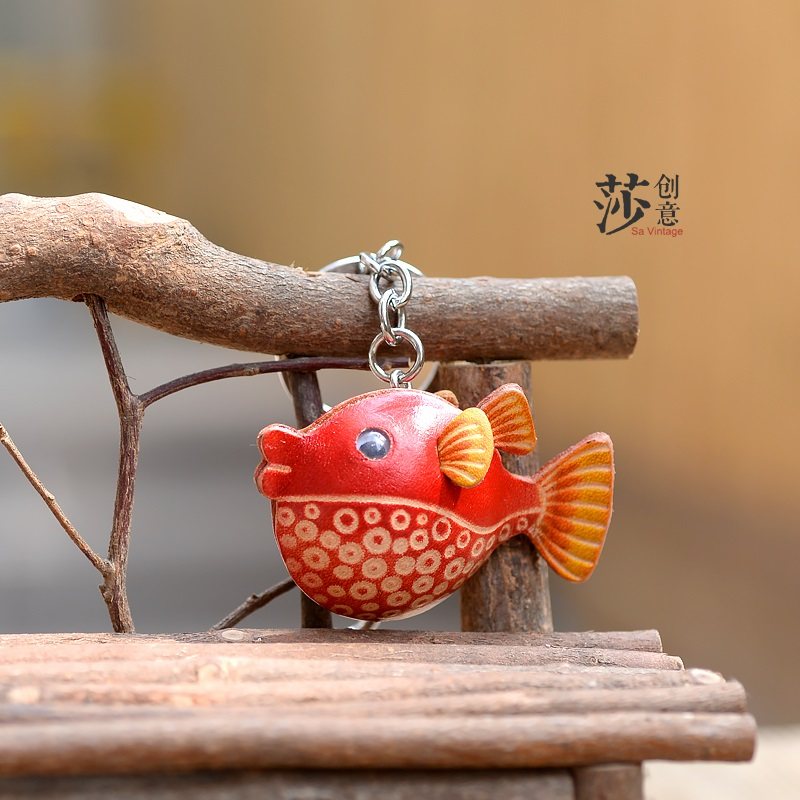 莎暮创意 手工牛皮 植鞣皮雕可爱小河豚钥匙扣 小红鱼包包挂件