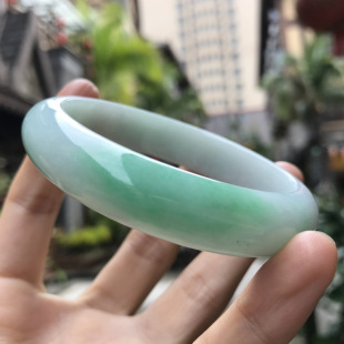 翡翠手镯饰品 天然缅甸玉石翡翠玉手镯白底青绿飘花玉镯子女款