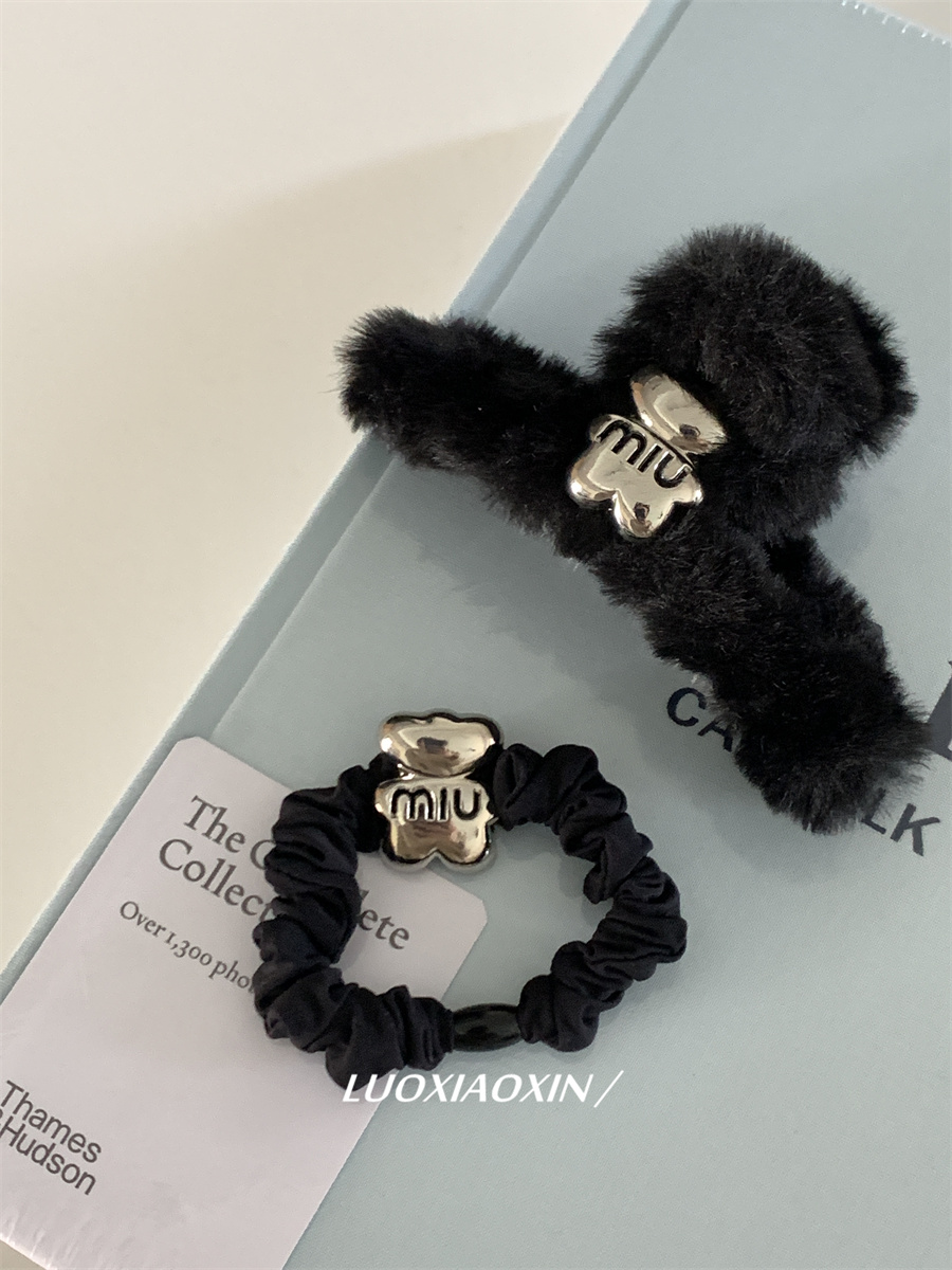 罗小辛金属小熊毛绒抓夹女后脑勺盘发夹子日常百搭头饰2025新款