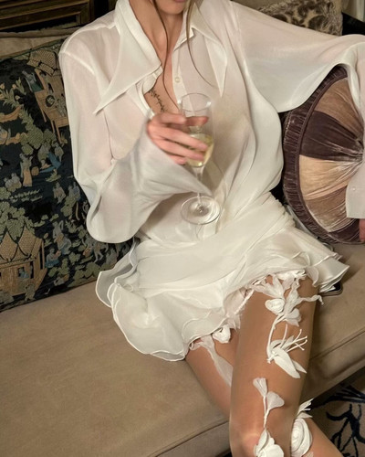 法式荷叶边Datt白色衬衫连衣裙2024高级设计感辣妹蛋糕裙度假风女