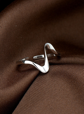 莫比乌斯s925纯银戒指女V形光面素圈不掉色开口饰品520情人节礼物