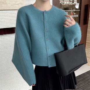 韩系时髦别致蝙蝠袖设计感圆领单排扣羊绒蜜熊开衫女时尚毛衣外套