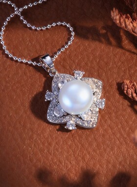 曼蝶天然无核淡水珍珠吊坠八钻