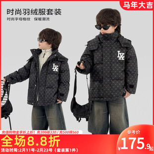 男童冬季套装90白鸭绒羽绒服毛衣加绒牛仔弯刀裤时尚三件套2025新