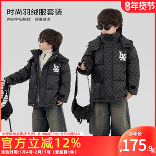 男童冬季套装90白鸭绒羽绒服毛衣加绒牛仔弯刀裤时尚三件套2025新