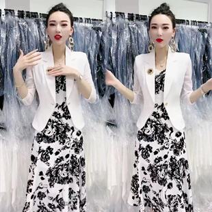 网红爆款 裙女夏高档洋气小西服两件套 高级胸针时尚 西服吊带裙套装