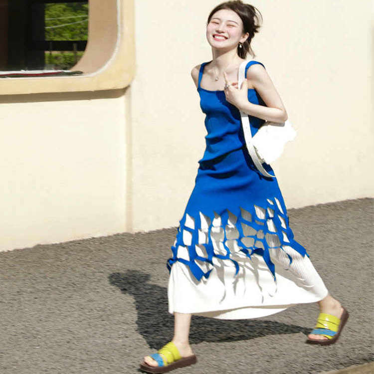 专柜撤回新款法式克莱因蓝吊带连衣裙女高级感小众设计师款长裙子