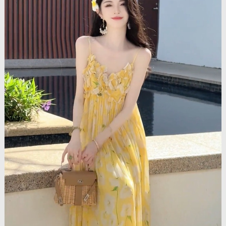 专柜撤回海边度假黄色印花吊带连衣裙女法式性感夏日绝美小裙子