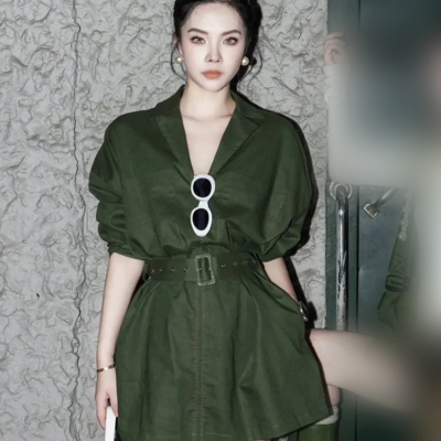 专柜撤回女装绿色气质连衣裙夏季新款气质高级感工装抽绳收腰短裙