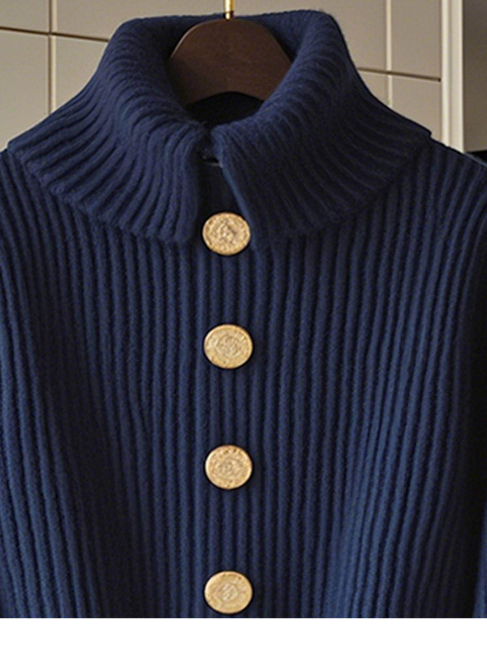 카운터는 새로운 스타일의 게으른 스타일 독특하고 시크하고 아름다운 상의 고급스럽고 멋진 남색 니트 스웨터를 철수했다