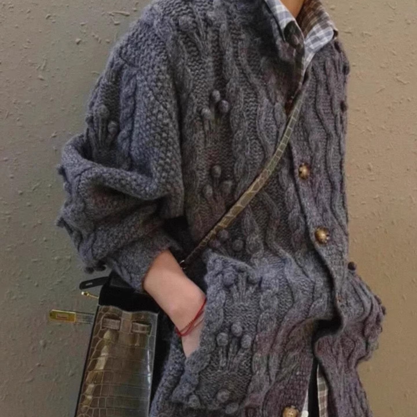 外贸撤回韩版时尚长袖女灰色针织衫宽松森系文艺风上衣设计感复古