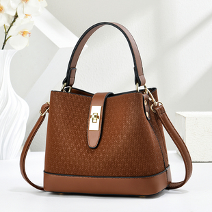 高级质感手提水桶包女2025新款时尚复古休闲单肩包小众通勤斜挎包