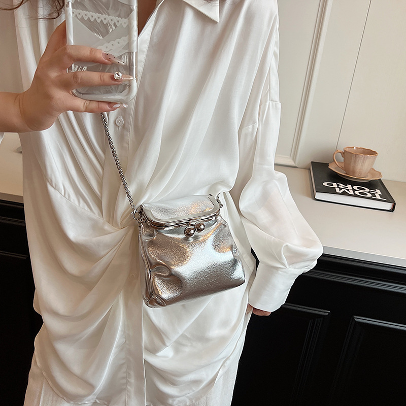 夏天小众质感小包包2025新款简约水桶包链条单肩斜挎包mini手机包