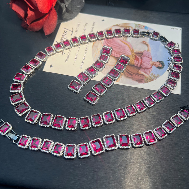 高碳玫红高端精工首饰套装跨境热销时尚高端镀铑爆闪项链耳饰手链