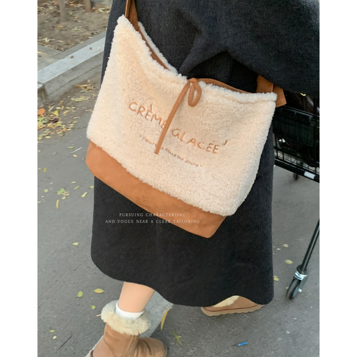 冬季韩版毛绒包包女2025新款学院风休闲水桶包大容量单肩毛毛包