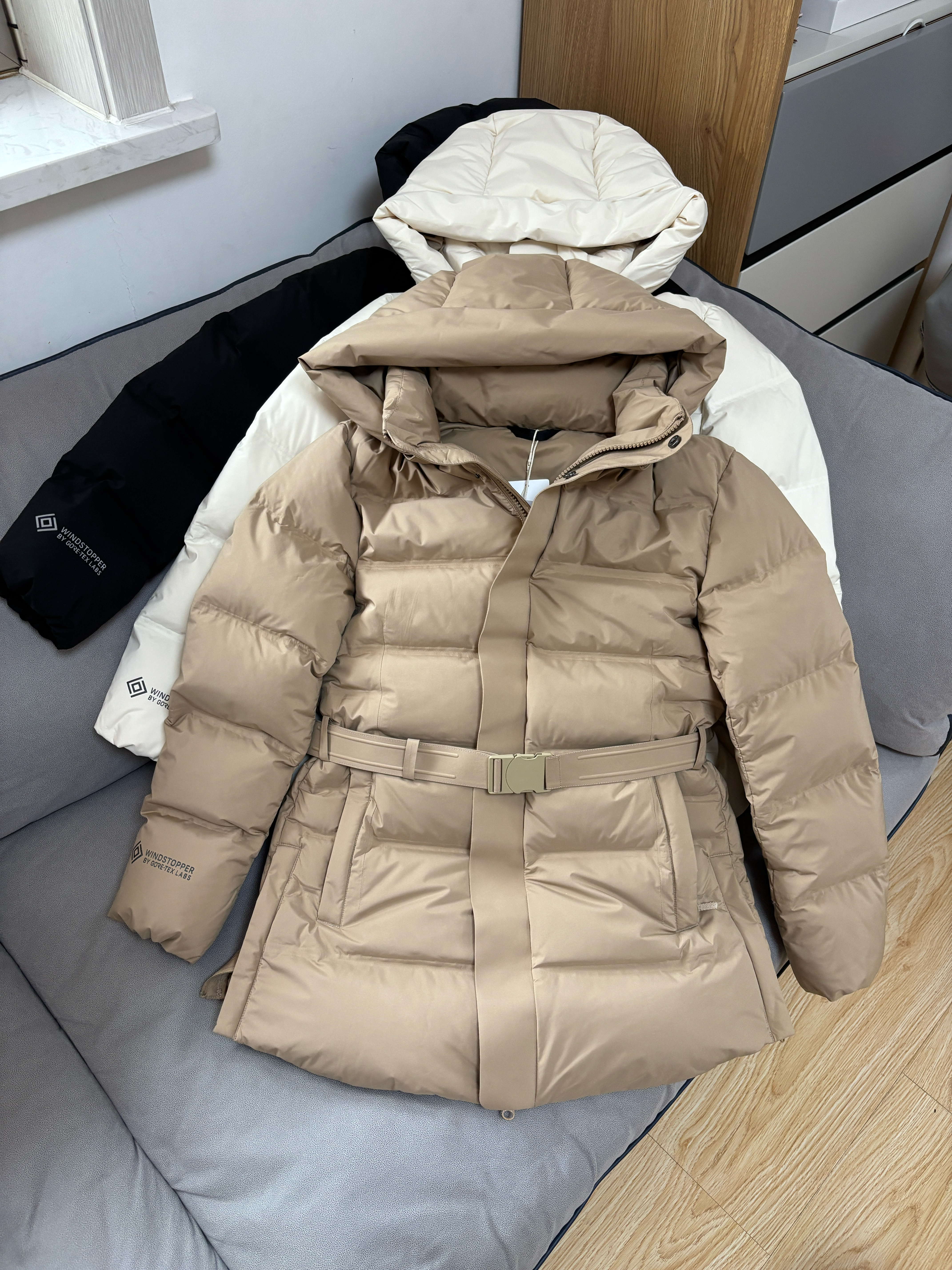 韩国韩版中长款女鹅绒轻便羽绒服腰带收腰修身显瘦黑色连帽冬2024
