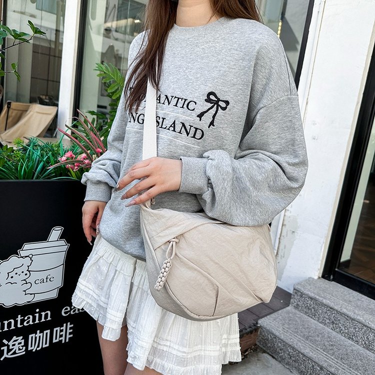 慵懒风斜挎包女包大容量单肩包旅游运动轻便女士饺子包挎包女包小