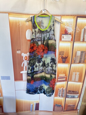 Z3194夏季新款女时髦随机印花褶皱收腰吊带连衣裙