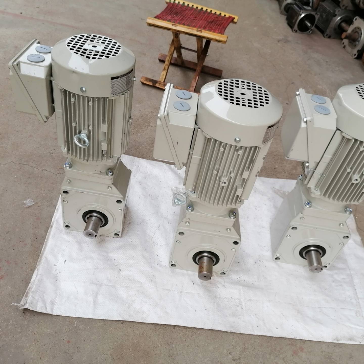 议价日本住友减速机rnym2-142-30电机功率1.5kw速