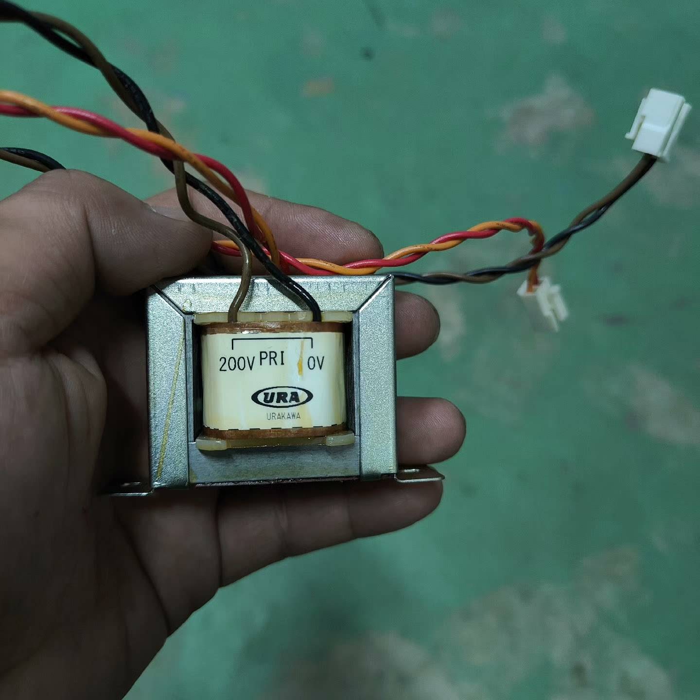 议价URA日本进口变压器，220V转19V，0.35A，实物
