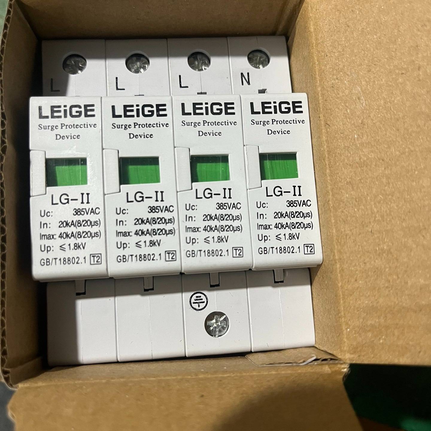 议价厂家直销4P浪涌保护器40KA/4P 全新全新