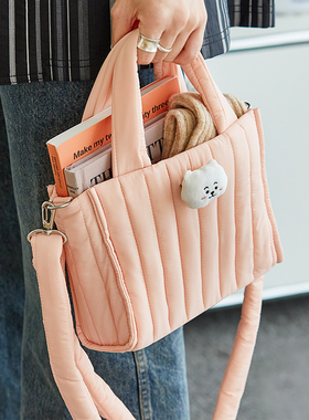 BT21 PLUSH BADGE PADDING BAG 蓬蓬包 手提包斜挎包 可爱