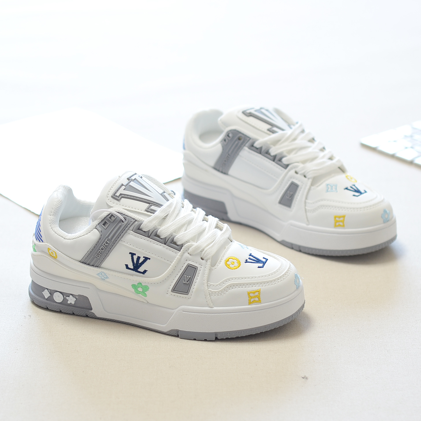 潮牌轻奢韩版厚底运动休闲鞋