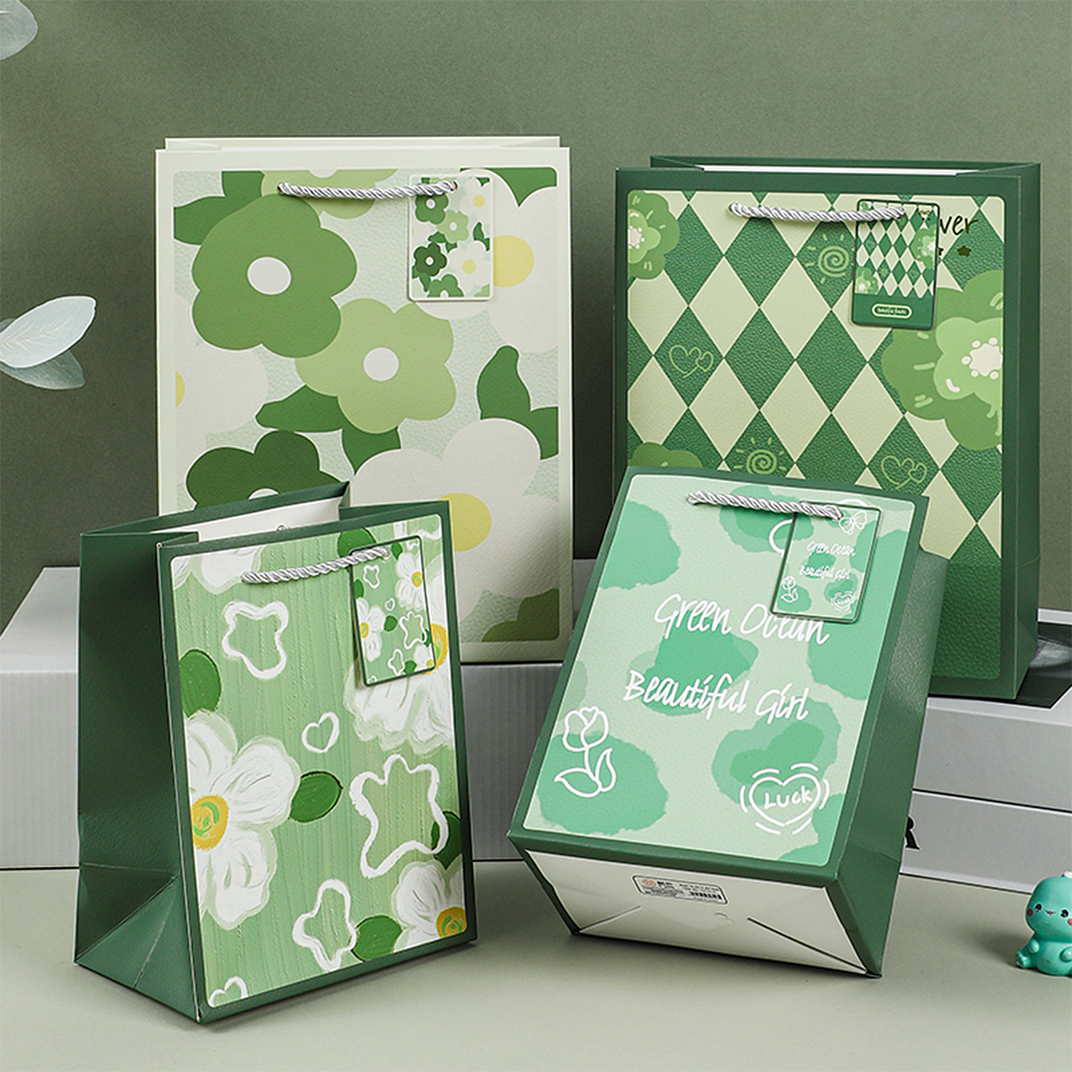 绿色系加厚礼品袋生日礼物手提袋小清新开学季包装袋高质感纸袋子