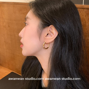阿婉Wan 百搭素圈耳环磨砂女轻奢耳圈高级设计感耳饰 有耳夹
