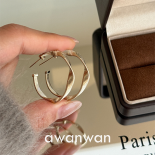 阿婉Wan 摩卡金圈~线条扭结C圈大耳环夸张个性轻奢咖金拉丝耳环