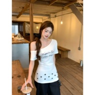 铅笔莓莓美式斜领露肩短袖T恤女