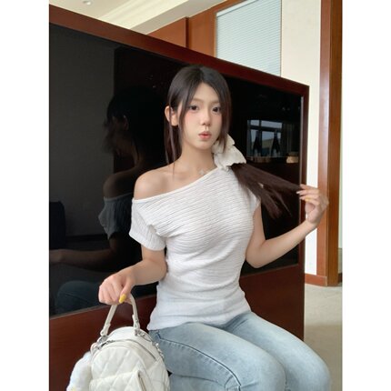 铅笔莓莓 法式肌理感斜肩短袖T恤女夏季高级感气质显瘦别致小上衣