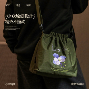 斜挎包女大容量通勤百搭设计感小众出行妈咪包防水单肩包
