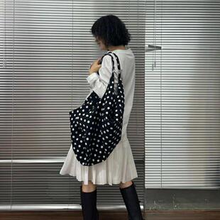 GIRLSFOOD 黑白波点斜挎包大容量单肩包夏季新款